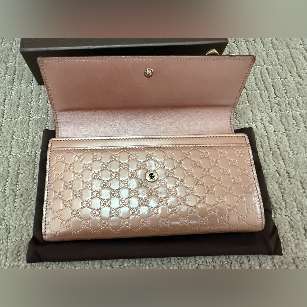 SOLD
Gucci Authentic Micro GG Gucciisma Candy Shine Wallet - Picture 13 of 16